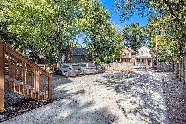 Building Photo - Newly Renovated 4/3 Near Beltline!
