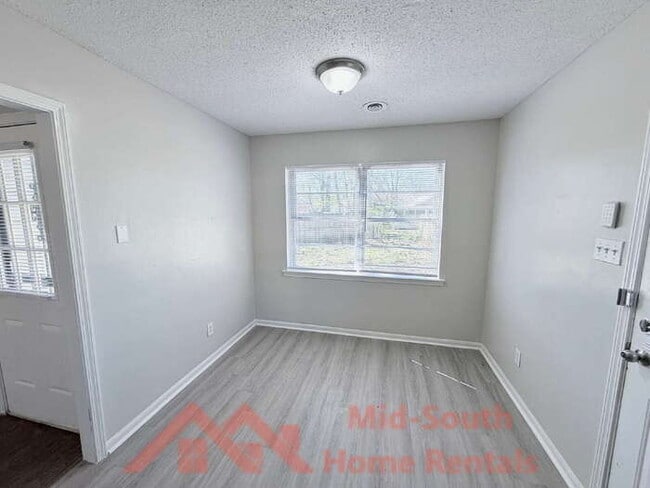 Building Photo - 7029 Tree Line Cove