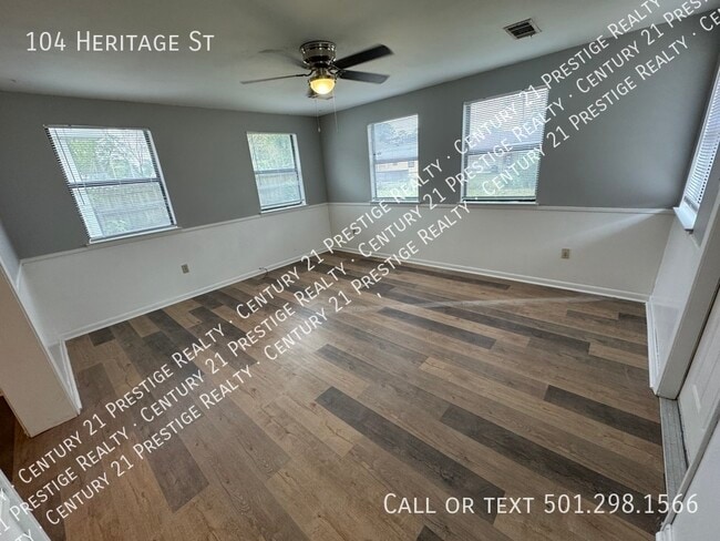 Building Photo - 104 Heritage St