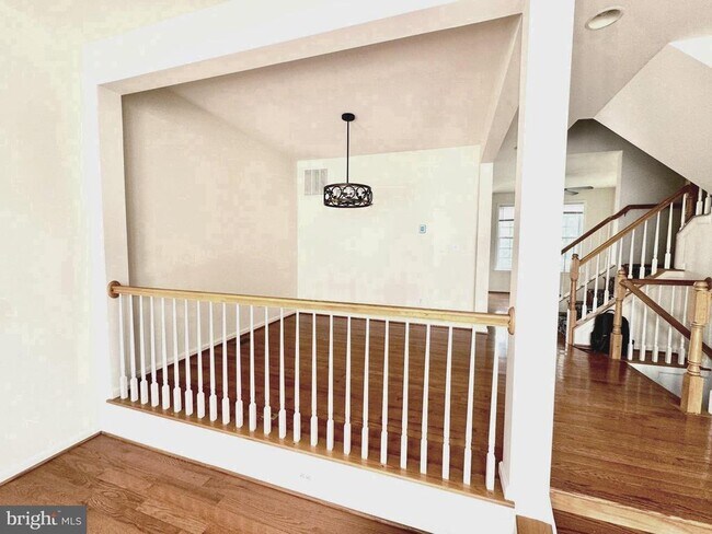 Building Photo - 3381 Beechcliff Dr