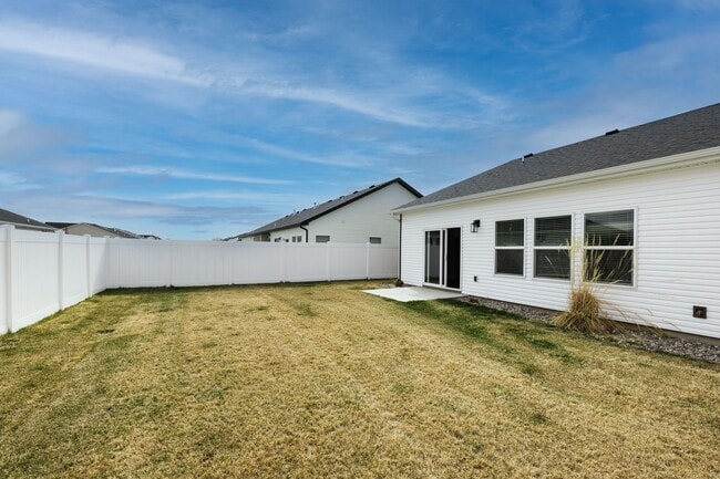 Building Photo - BEAUTIFUL 3 Bed 2 Bath Twin home in Sugar city!