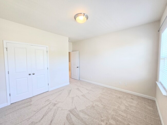 Building Photo - 5237 Lombard St