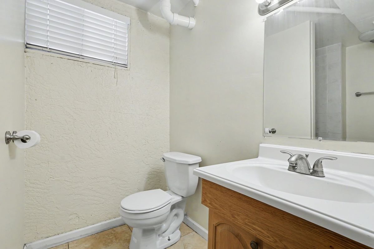 Building Photo - 1731 Auburn Dr