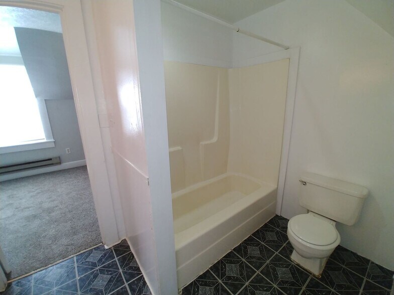 Building Photo - 308 N 11th St