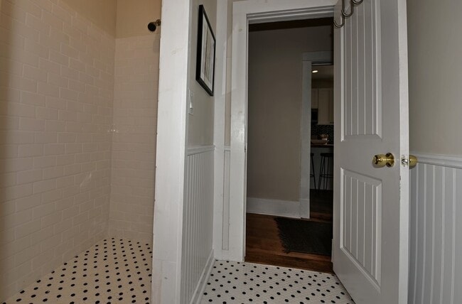 Building Photo - 418 E Myrtle St