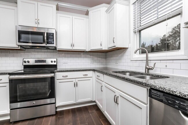 Building Photo - 190 Grey Hawk Dr