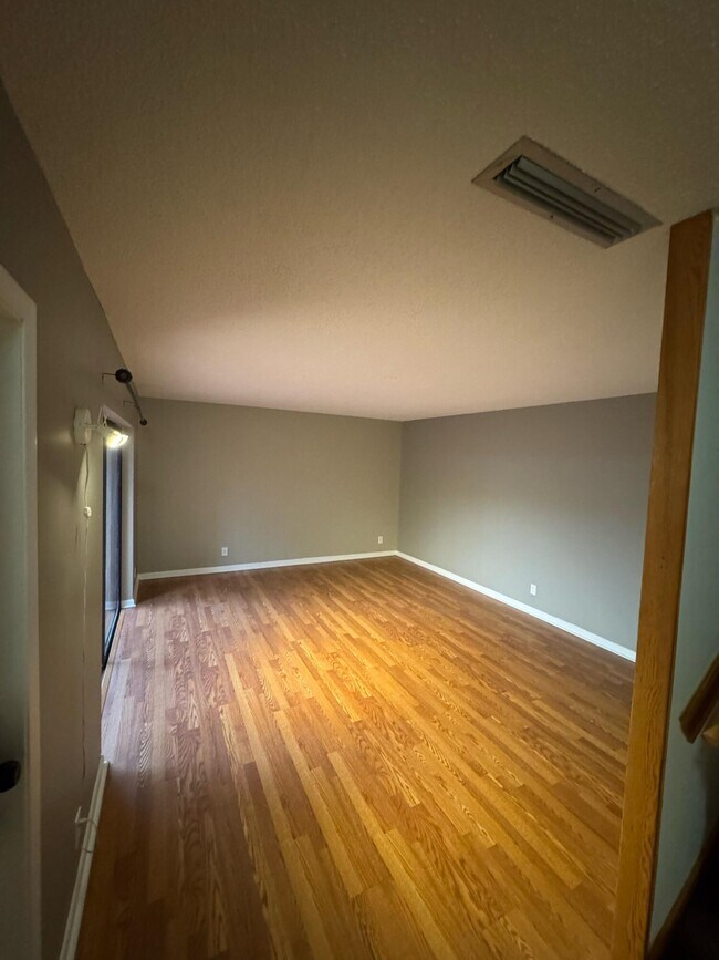 Building Photo - 1458 N Lawnwood Cir