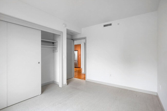 Building Photo - 10650 NE 9th Pl