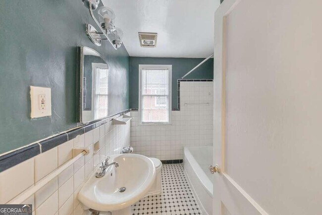 Building Photo - 60 Delmont Dr NE