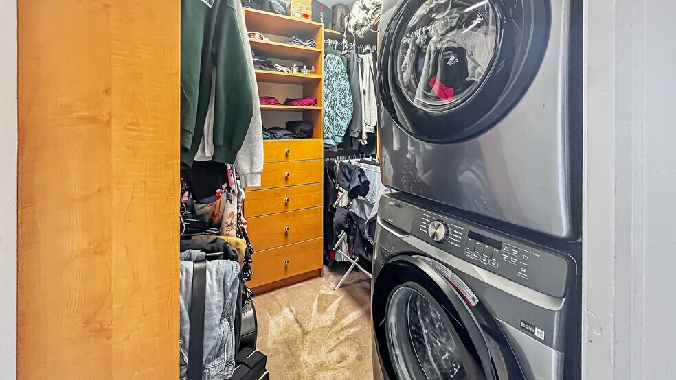 Building Photo - 106 6th Ave