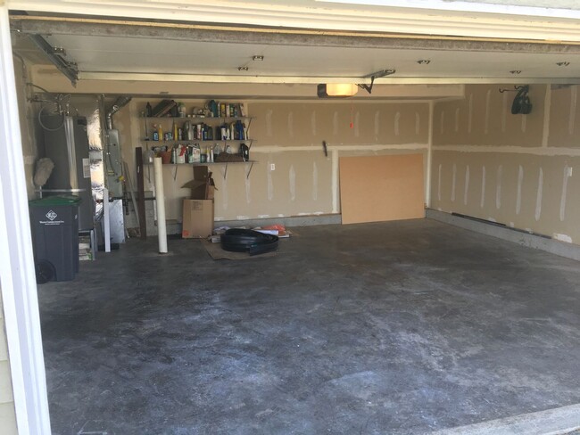 Building Photo - ***PENDING APPLICATION*** 2 Story Pet Friendly Contemporary 3 Bed Home w/ Views, Yard Service Inc...