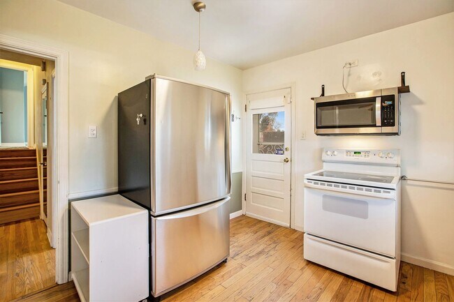 Building Photo - 4Bed/2Bath home with newly renovated basem...