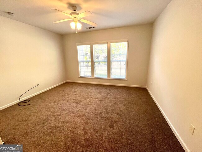 Building Photo - 164 Begonia Ct