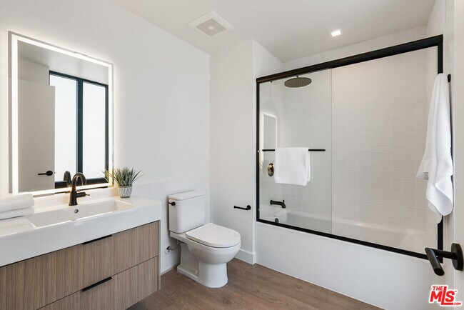 Building Photo - 10700 Tabor St