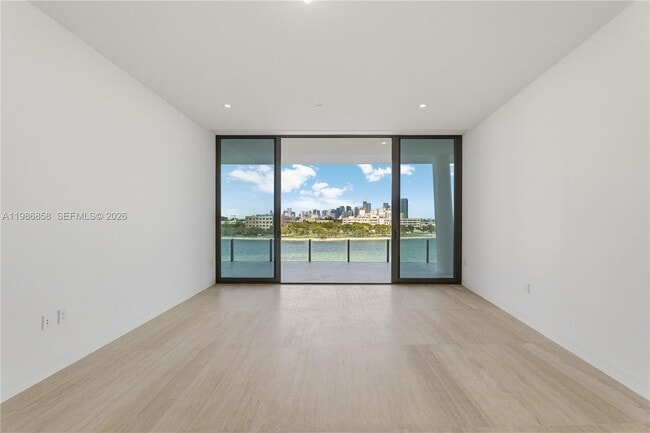 Building Photo - 5 Grove Isle Dr