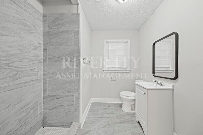 Building Photo - 1646 Harmen St