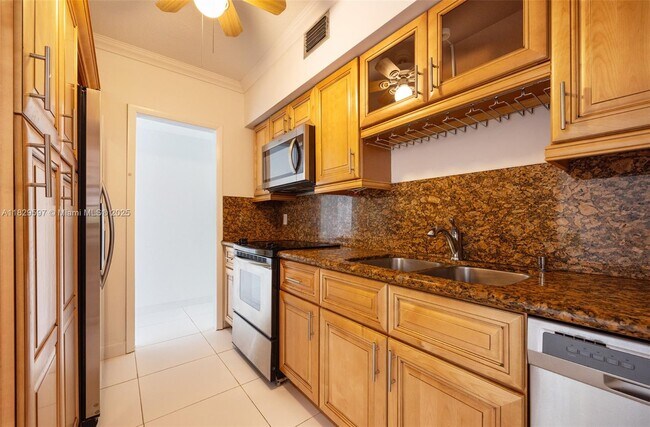 Building Photo - 5960 SW 46th Terrace