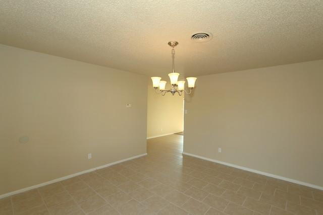 Building Photo - Half off First Full Month's Rent! /Fantastic Updated Home
