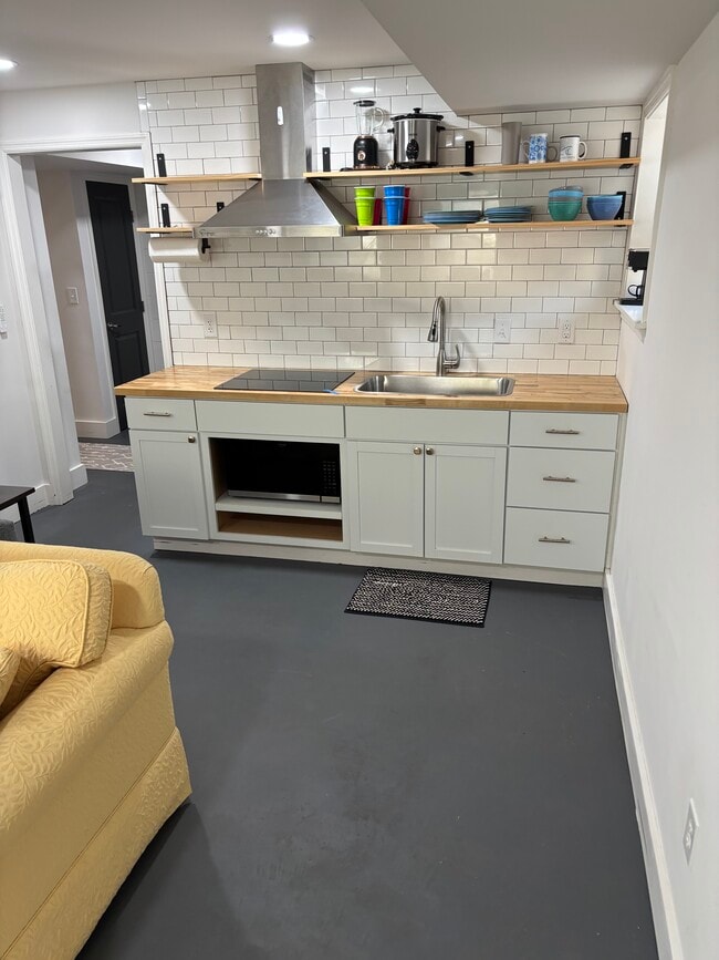 Building Photo - 608 Glenpark Dr