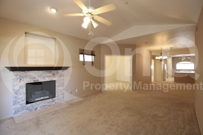 Building Photo - 8653 E Royal Palm Rd