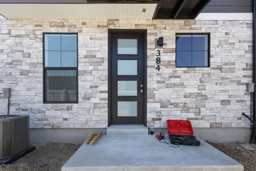 Building Photo - 384 Chadam Way