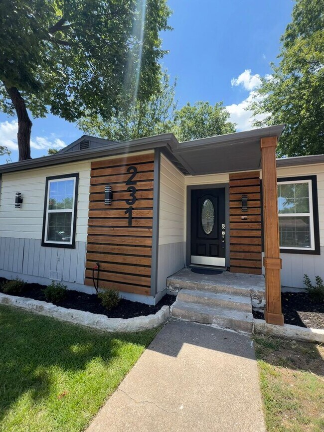 Building Photo - Spacious 3-Bedroom Home for Lease in Established Hurst Neighborhood