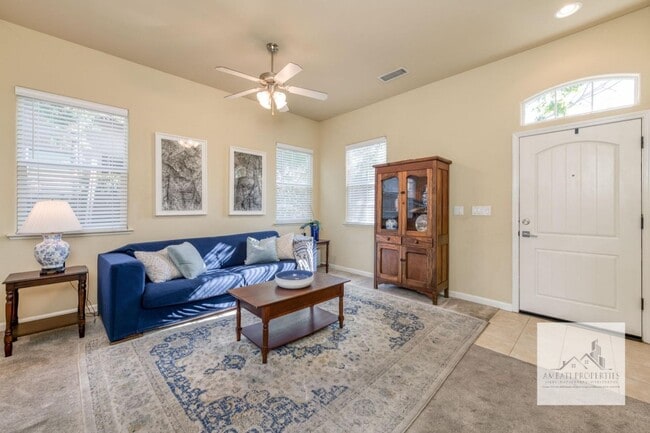 Building Photo - Charming Harlan Ranch Home!