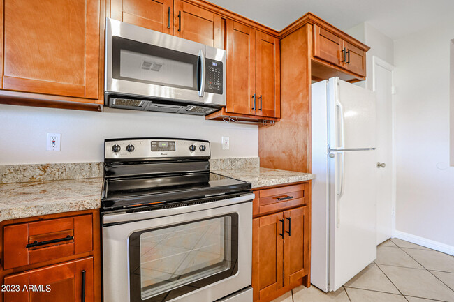 Building Photo - 10514 W Foothill Dr