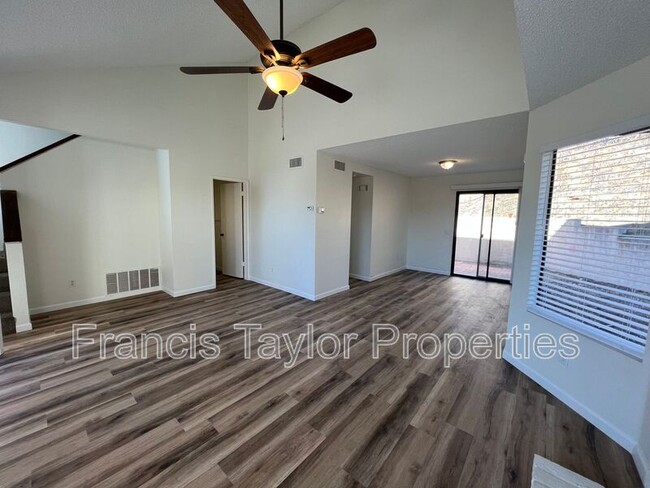 Building Photo - 1808 Apache Glen