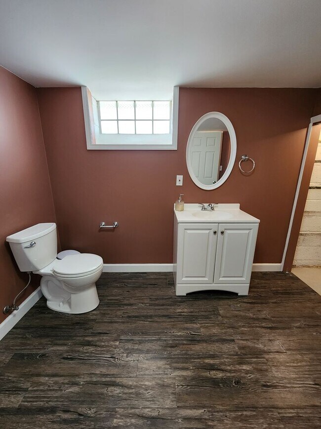 Building Photo - Beautiful 3 Bedroom Home For Rent