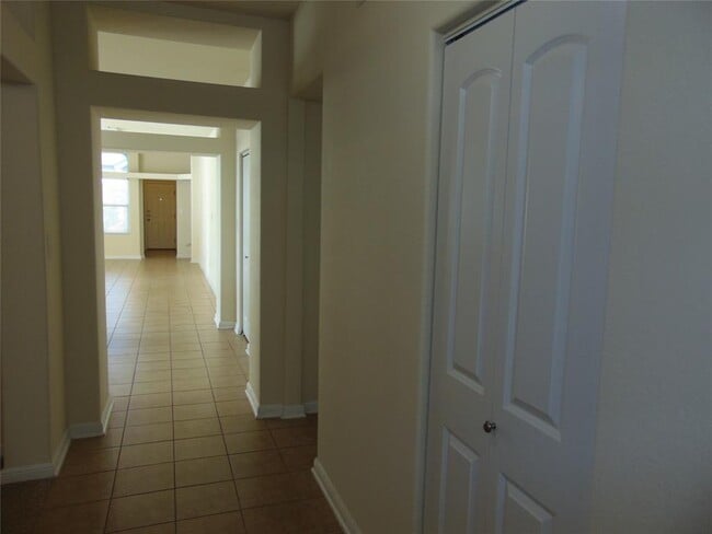 Building Photo - 1076 Sanders