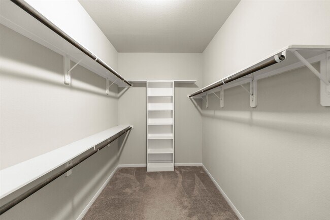 Building Photo - 1333 Red Hills Dr