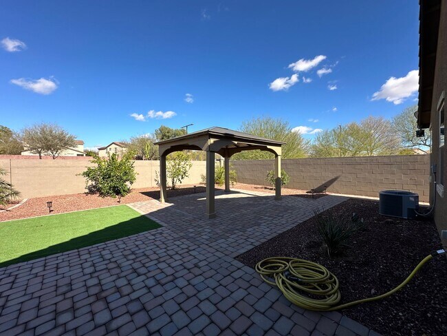 Building Photo - 3 BEDROOM HOME IN DESERT OASIS IN SURPRISE