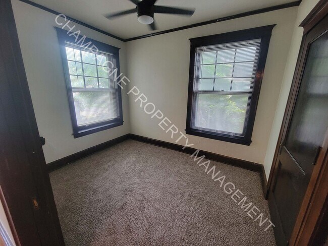 Building Photo - 620 W 39th Terrace