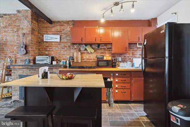 Building Photo - 3215 Hamilton St