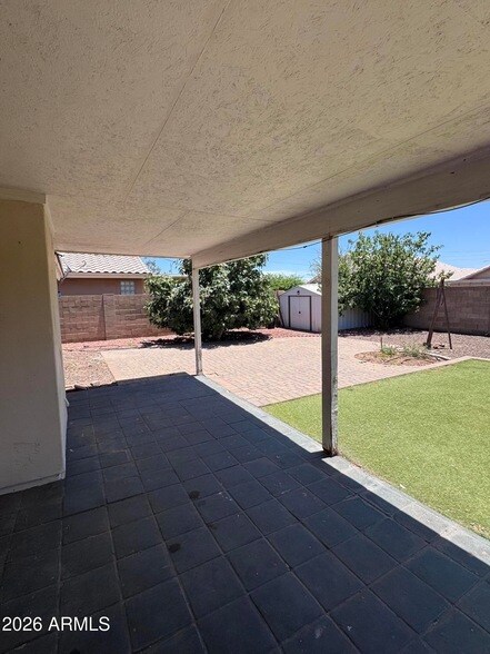 Building Photo - 1305 W Villa Maria Dr