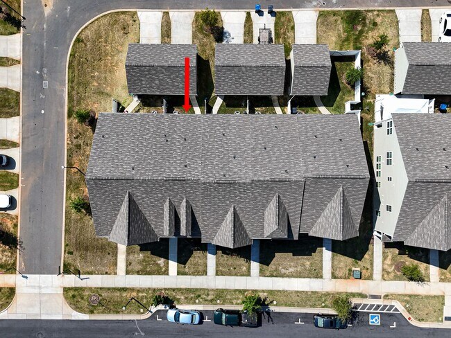 Building Photo - Lovely 3 Bed 2.5 Bath Townhome