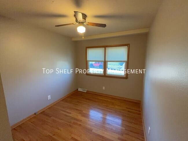 Building Photo - 2556 Grandview Ave