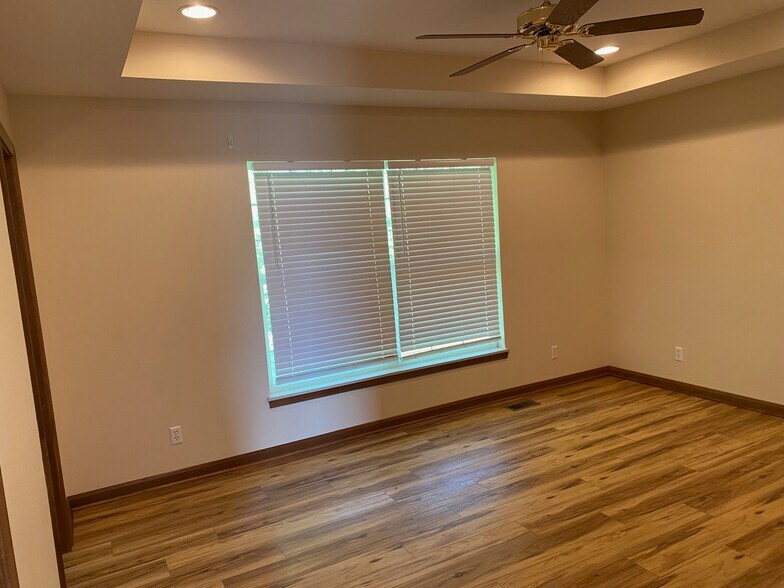 Building Photo - 2929 E Buckskin Dr
