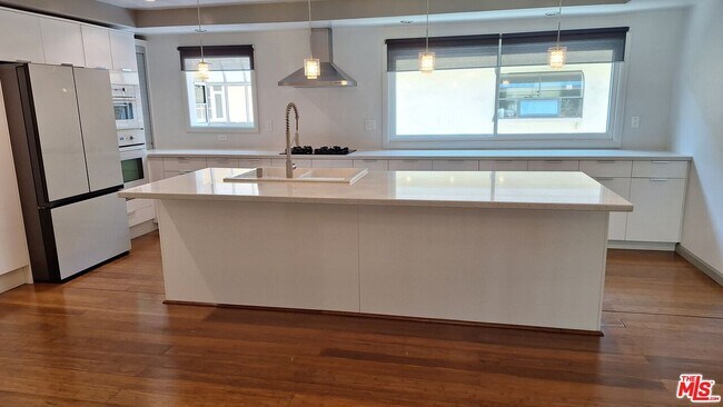Building Photo - 4751 La Villa Marina