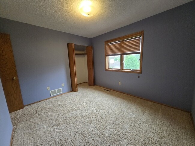 Building Photo - 2521 S 40th St