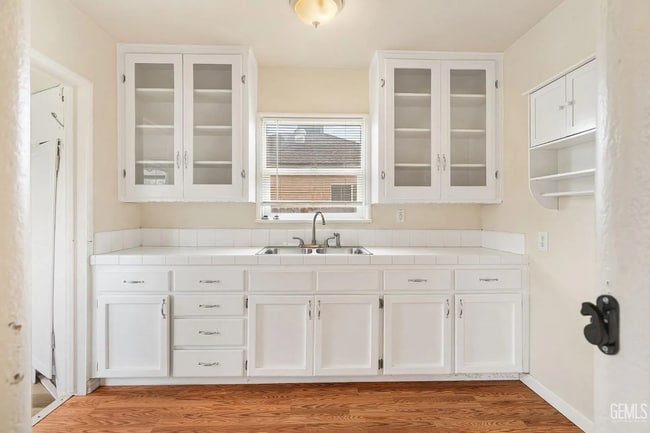 Building Photo - Cute 2+1