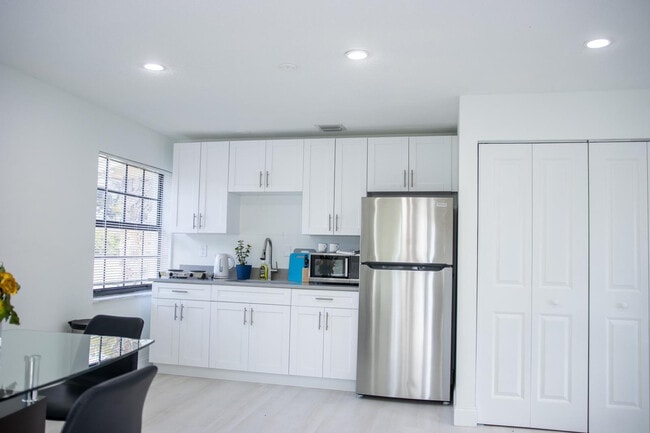 Building Photo - 320 NW 4th Ave