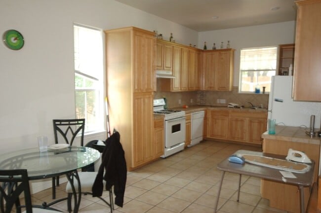 Building Photo - 5406 Martin Ave