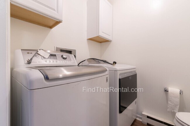 Building Photo - Freshly Painted, Pet-Friendly, Off-Street Parking, Walk to Carlisle HS!
