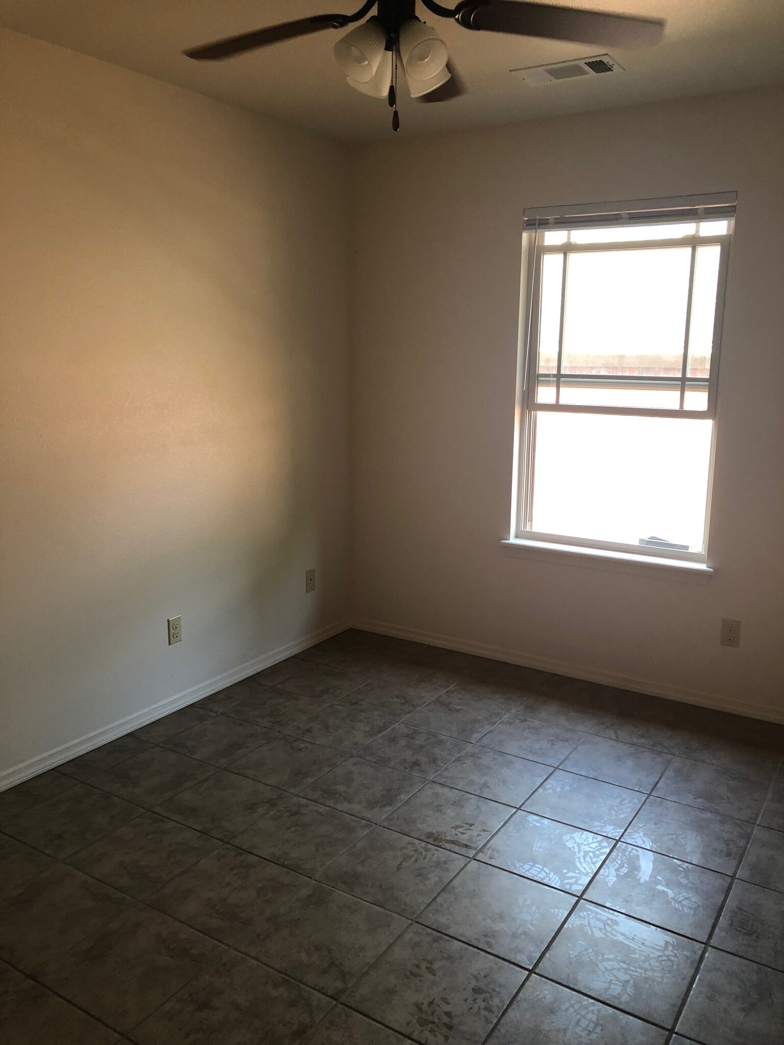 Building Photo - 260 Ashley Dr