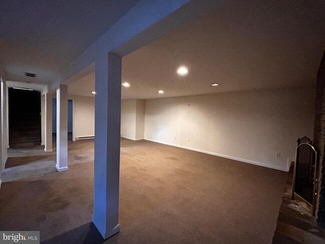 Building Photo - 985 Tasker Rd