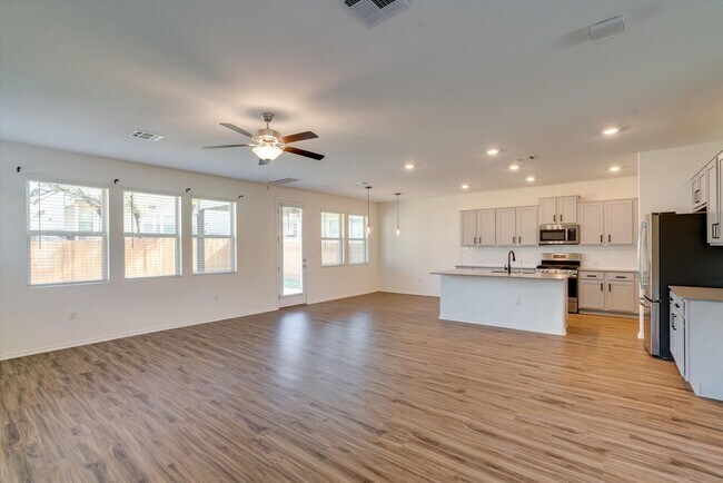 Building Photo - 1107 Diggy Dr