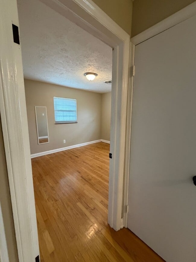 Building Photo - Nice 3 bedroom/1.5 bath home for rent in E. Morristown, Tennessee