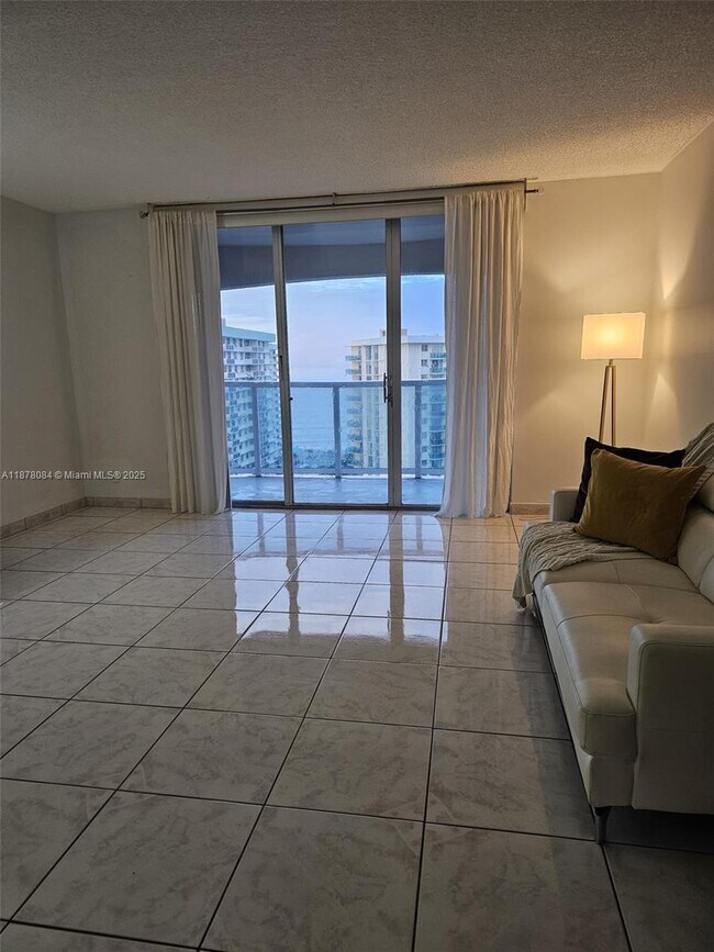 Building Photo - 3800 S Ocean Dr